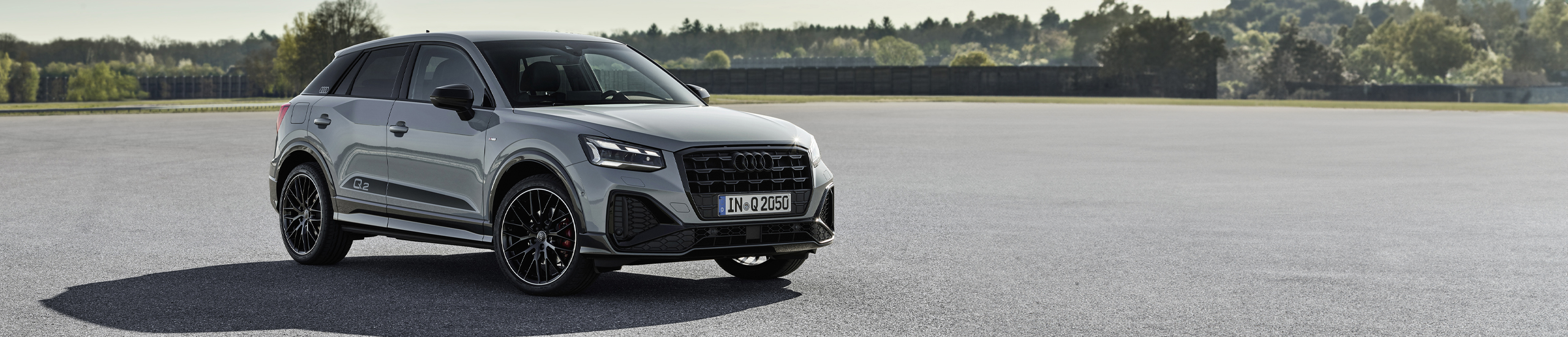 De Audi Q2 is een ultiem allround talent, geschikt voor avonturen waar het asfalt ophoudt en helemaal thuis in de drukte van de stad.
