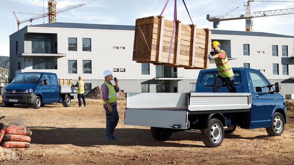 Ook in de bouw mag de Volkswagen Crafter met laadbak niet ontbreken. Meer informatie is te vinden bij Van den Udenhout