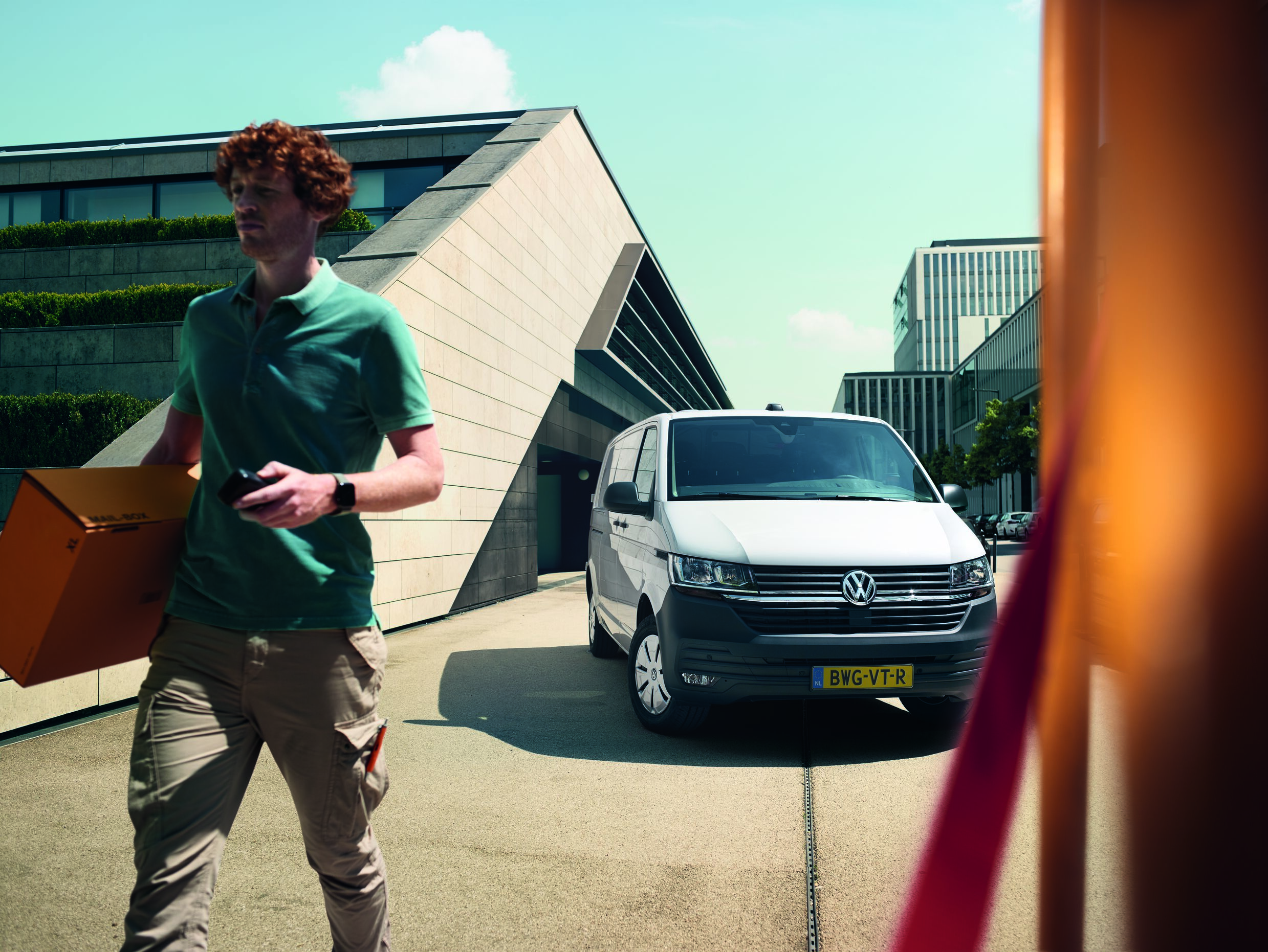 Pakketten of andere zaken bezorgen is een eitje in de VW Transporter 6.1. Uiteraard verkrijgbaar bij Van den Udenhout.