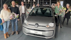 Meneer Paker wint splinternieuwe auto na werkplaatsbezoek bij Van den Udenhout