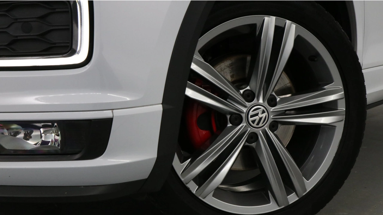 Volkswagen T-Roc 1.5 TSI 150pk Sport Business R DSG / Panoramadak / LED / Camera / Elek. Achterklep