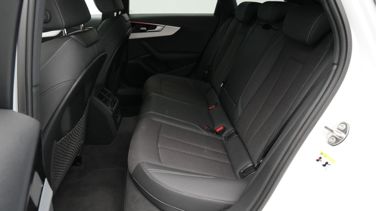 Audi A4 Avant 35 TFSI S Line edition Competition