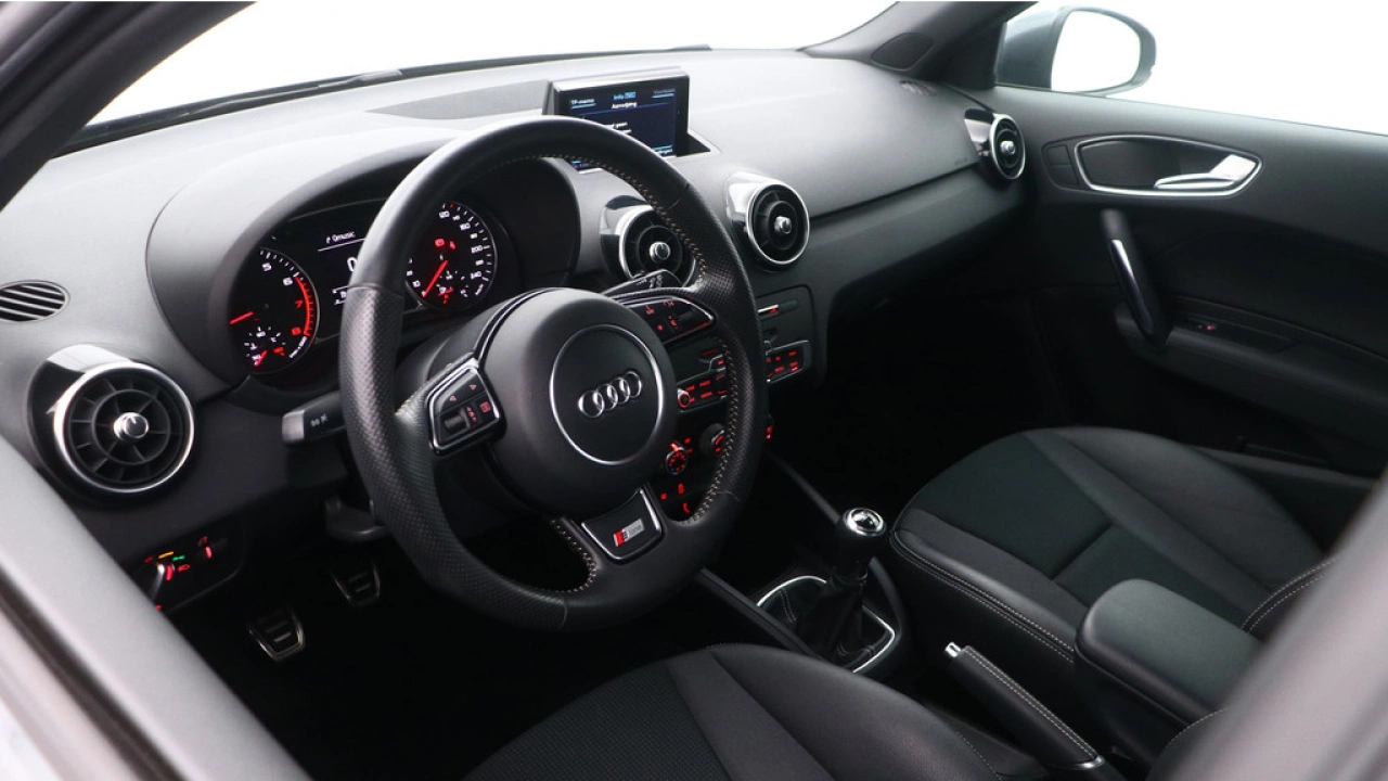 Audi A1 Sportback 1.0 TFSI Sport S line Edition | PDC | Climate control | Xenon |