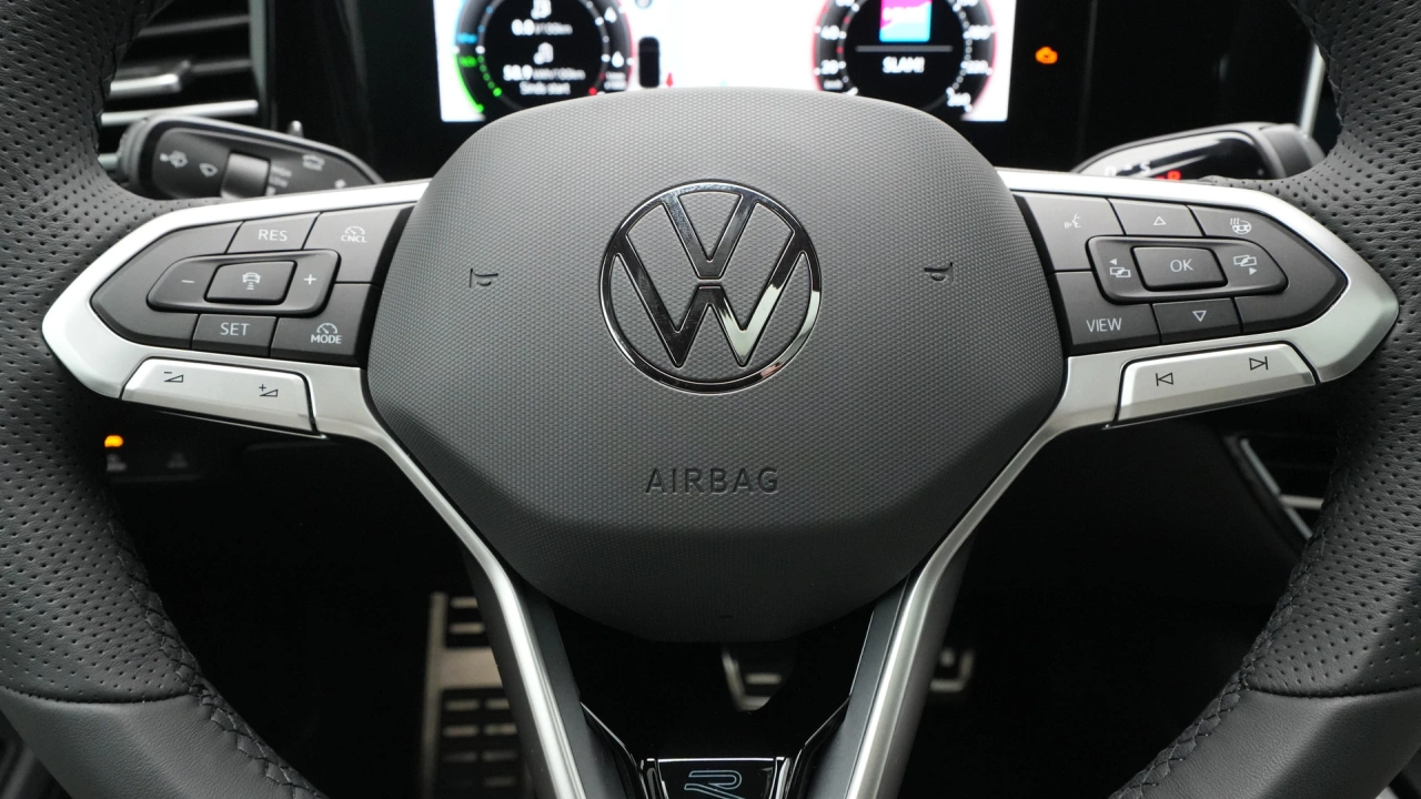 Volkswagen Passat Variant R-Line Edition - eHybrid