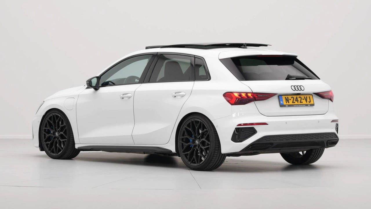 Audi A3 Sportback 45 TFSI e S edition Competition