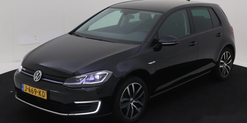 Volkswagen e-Golf 36 kWh / 136pk E-DITION Navigatie LED