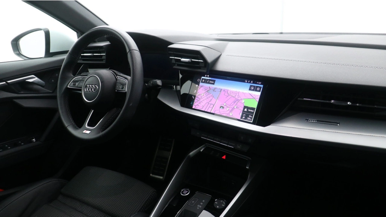 Audi A3 Sportback 30 TFSI S edition | Navigatie | Carplay | Climate control |