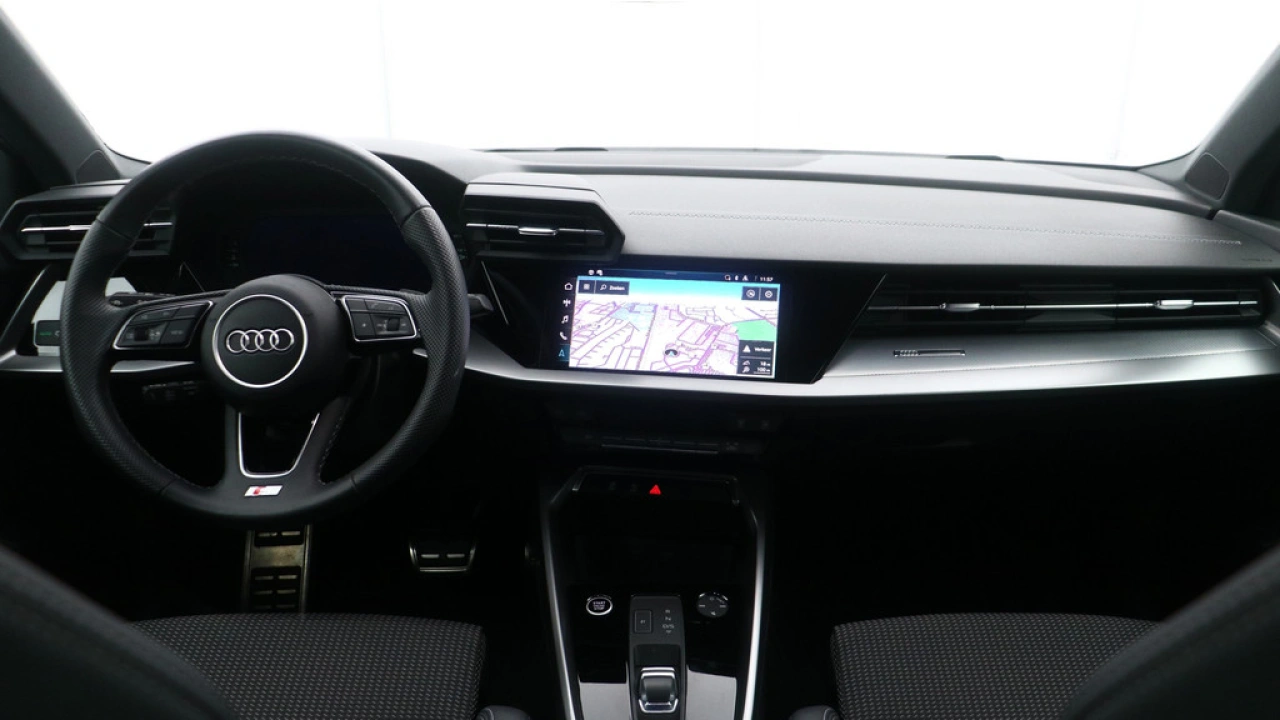 Audi A3 Sportback 30 TFSI S edition | Navigatie | Carplay | Climate control |