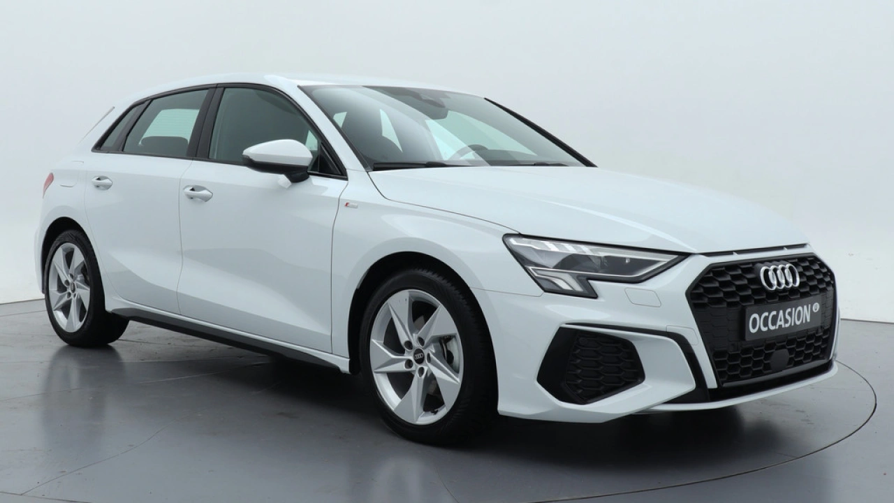 Audi A3 Sportback 30 TFSI S edition | Navigatie | Carplay | Climate control |