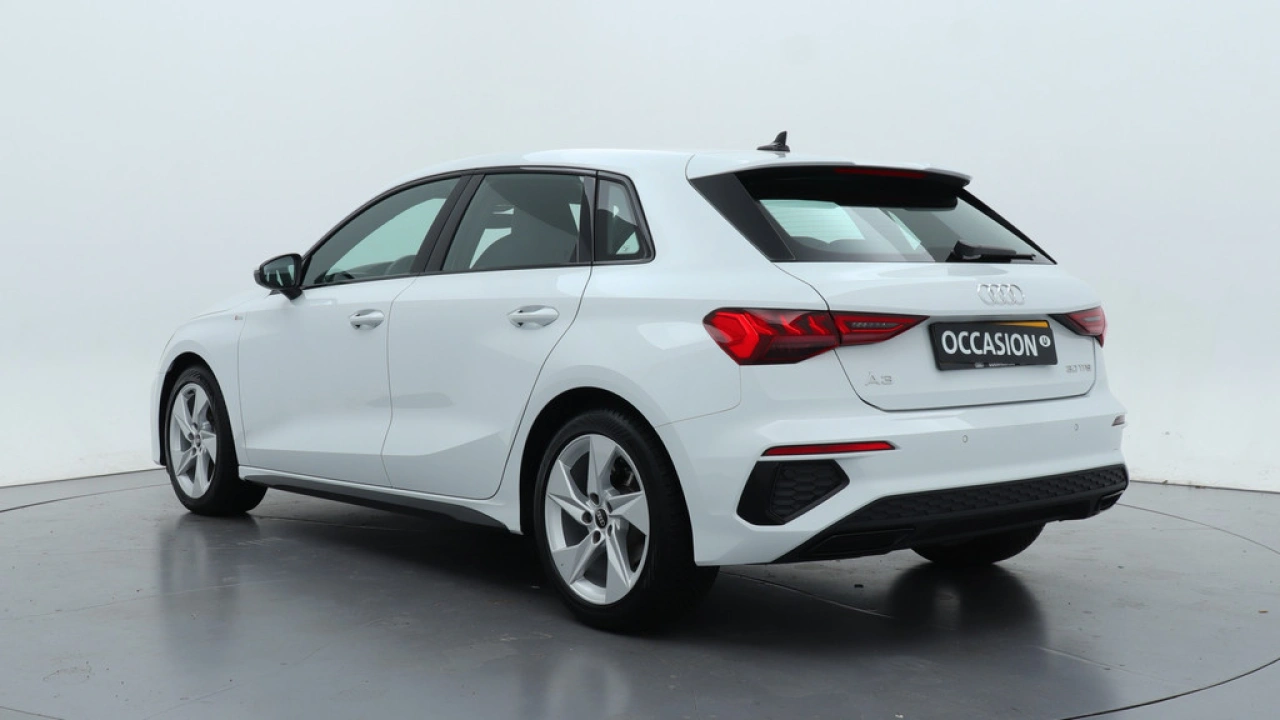 Audi A3 Sportback 30 TFSI S edition | Navigatie | Carplay | Climate control |