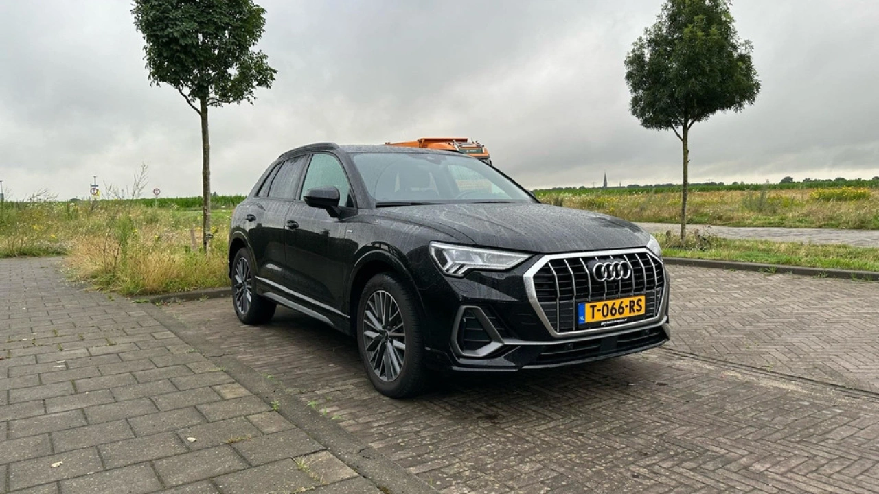 Audi Q3 45 TFSI e 245pk S edition / Adaptive Cruise / 19