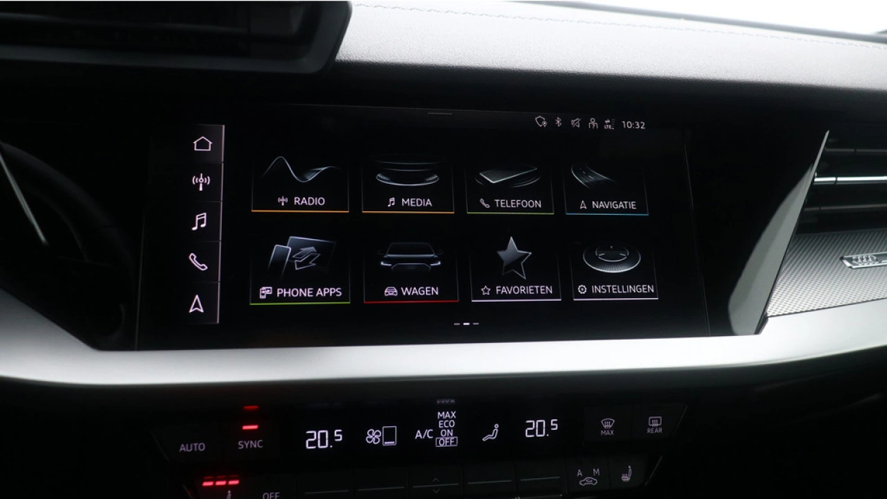 Audi A3 Limousine 30 TFSI S edition | Zwart optiek | Navigatie | Carplay | PDC |