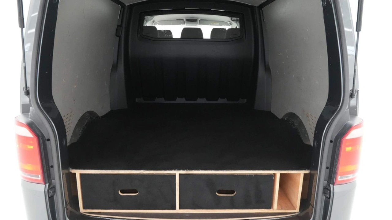 VW Bedrijfswagens Transporter 2.0 TDI 102pk L2H1 DC