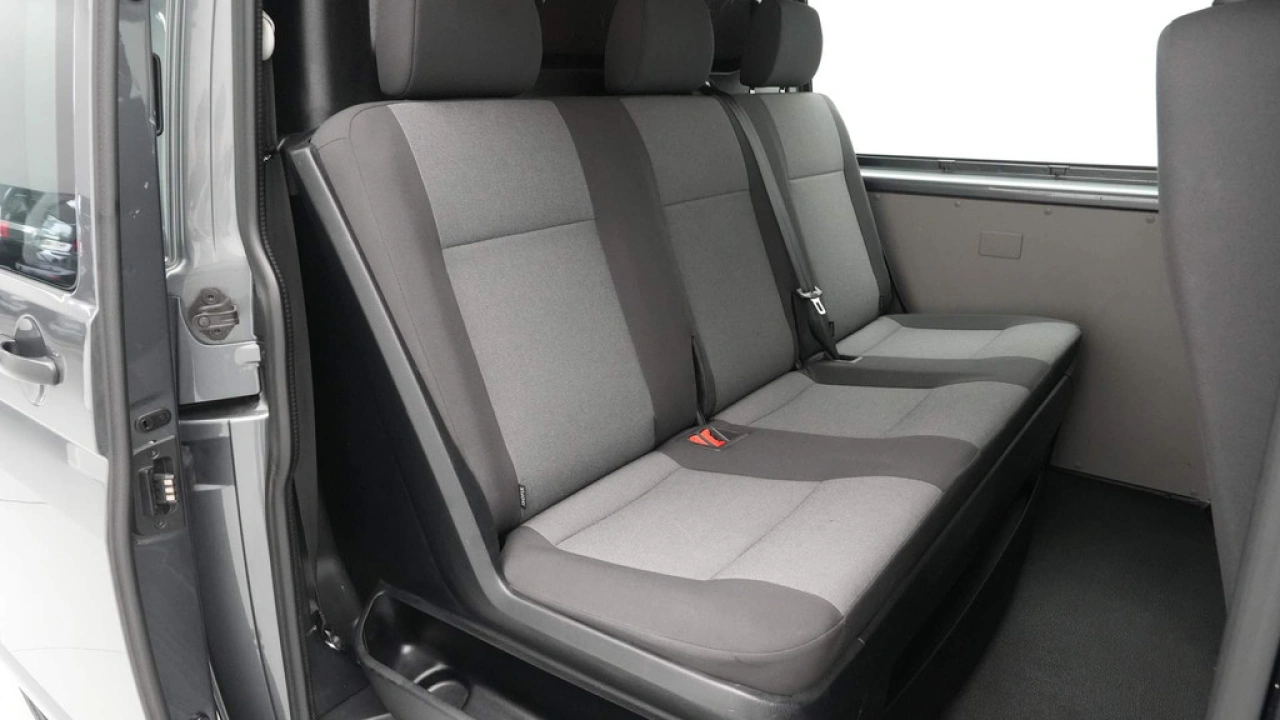 VW Bedrijfswagens Transporter 2.0 TDI 102pk L2H1 DC