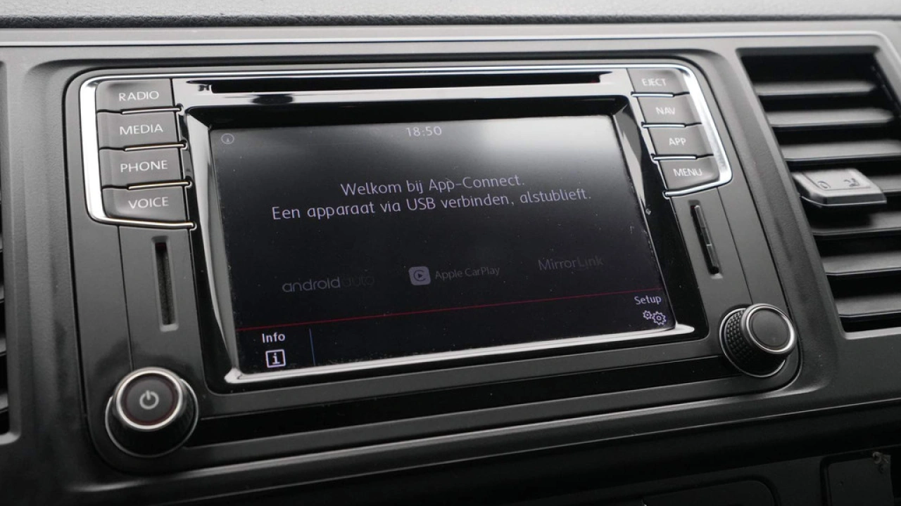 VW Bedrijfswagens Transporter 2.0 TDI 102pk L2H1 DC