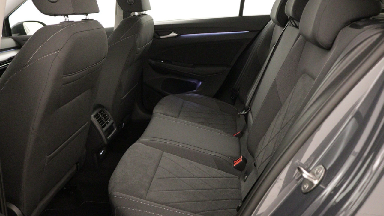 Volkswagen Golf 1.0 eTSI 110pk DSG Life Business