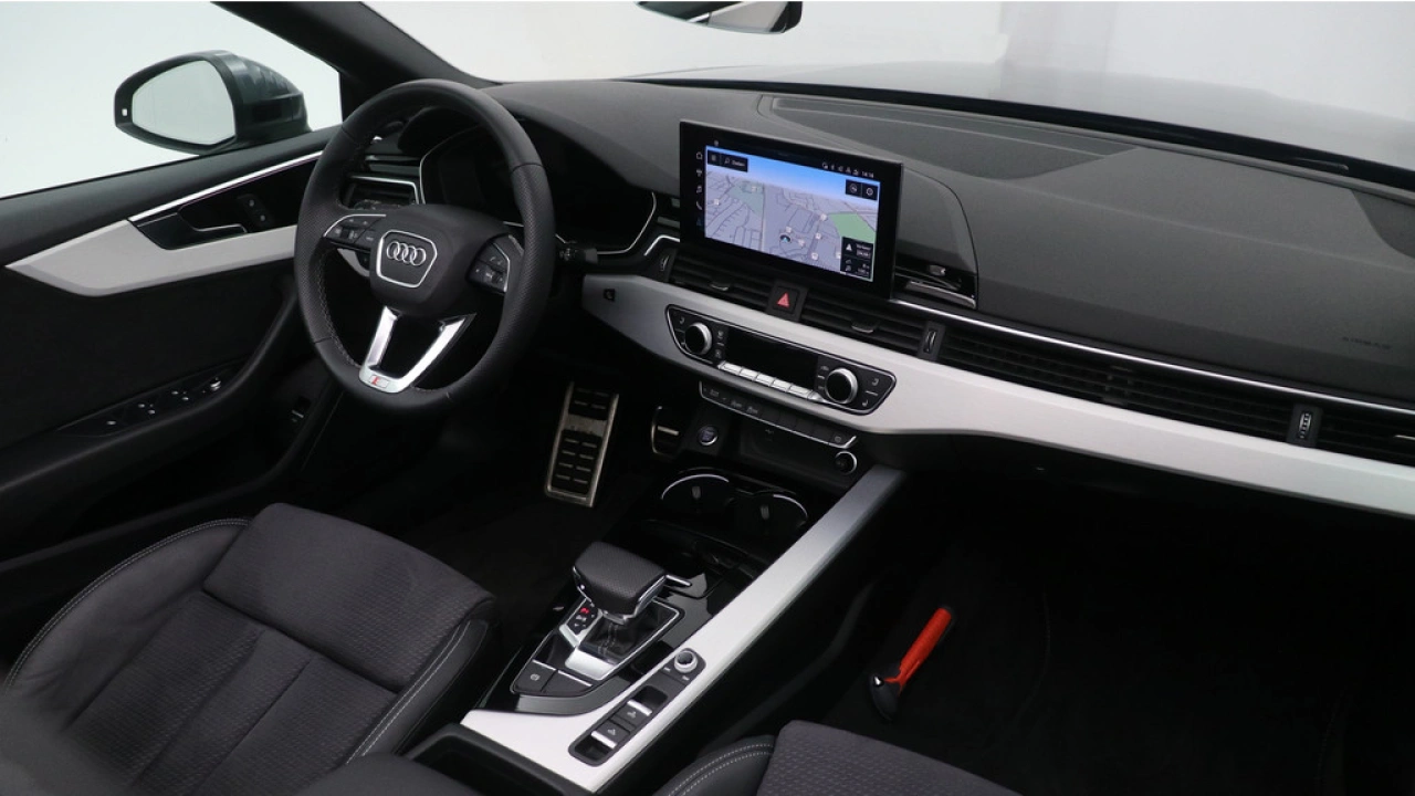 Audi A5 Cabriolet 40 TFSI S edition | 204PK | Stoel + Nekverwarming | Matrix LED | Side assist |