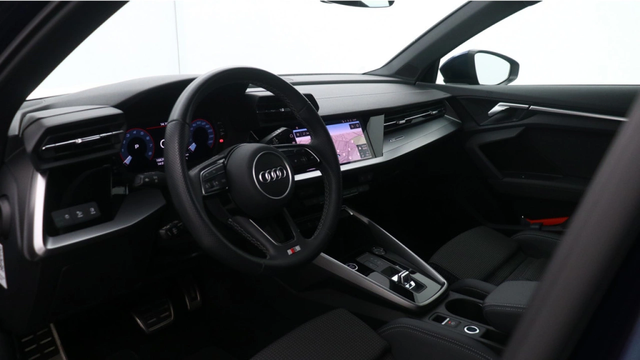 Audi A3 Sportback 30 TFSI S edition | Zwart optiek | PDC | Carplay |