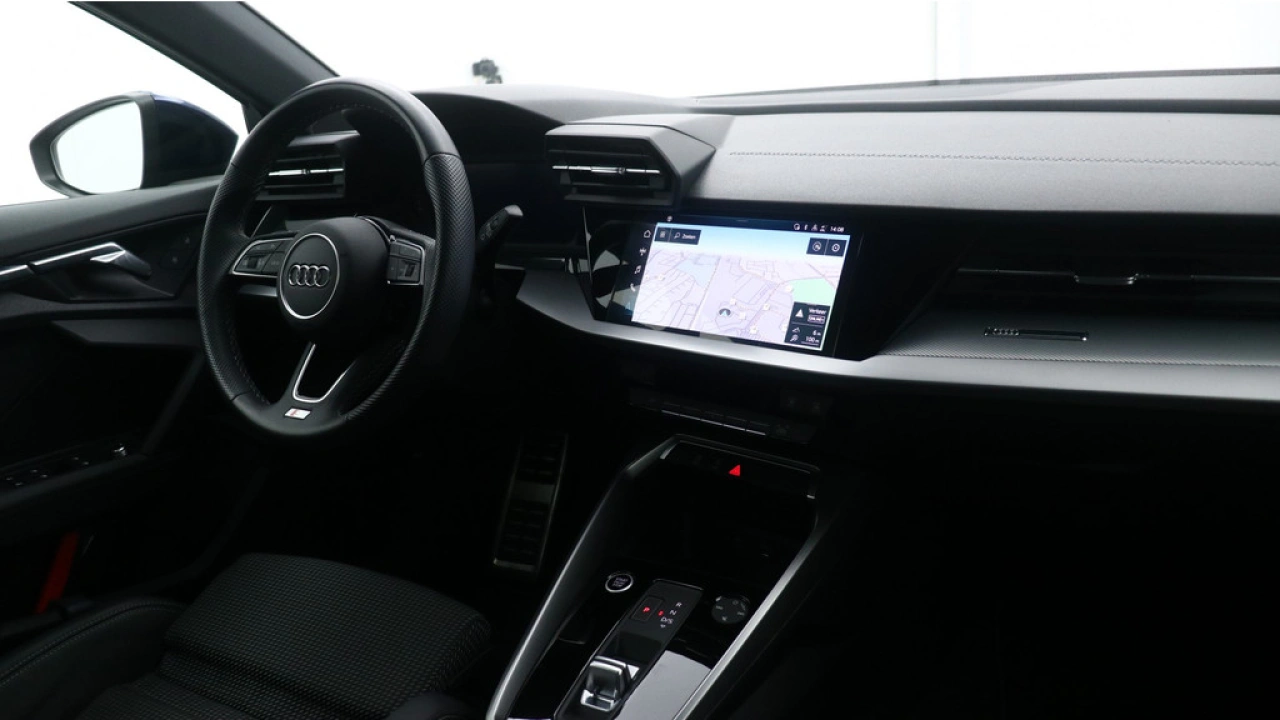 Audi A3 Sportback 30 TFSI S edition | Zwart optiek | PDC | Carplay |