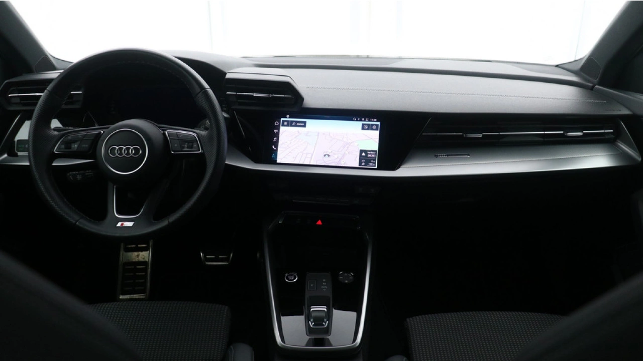 Audi A3 Sportback 30 TFSI S edition | Zwart optiek | PDC | Carplay |