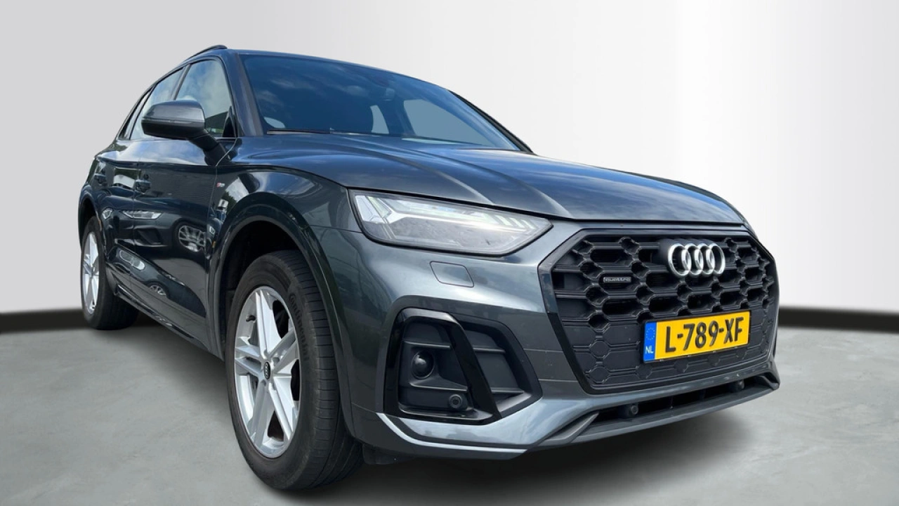 Audi Q5 50 TFSI e 299pk PHEV S edition | Zwart optiek | Stoelverwarming | Camera |