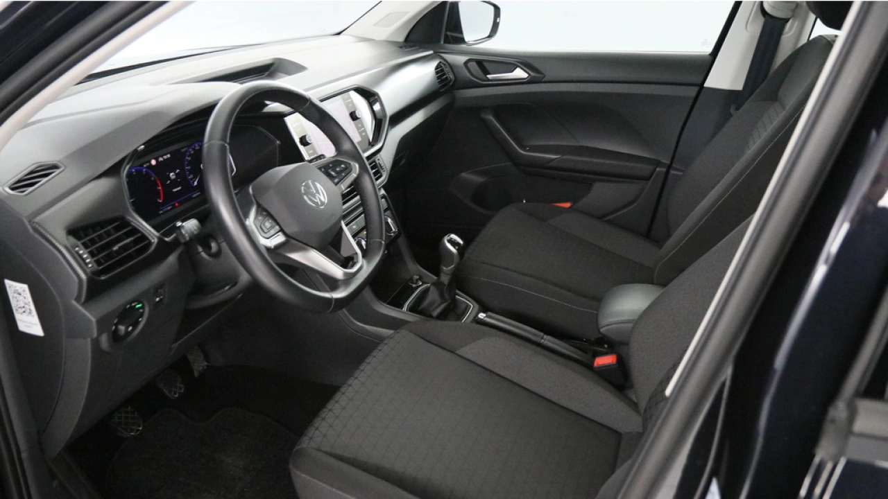 Volkswagen T-Cross 1.0 TSI 110pk Life / Navigatie / Virtuele cockpit / Parkeersensoren