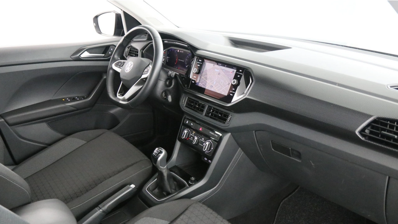 Volkswagen T-Cross 1.0 TSI 110pk Life / Navigatie / Virtuele cockpit / Parkeersensoren