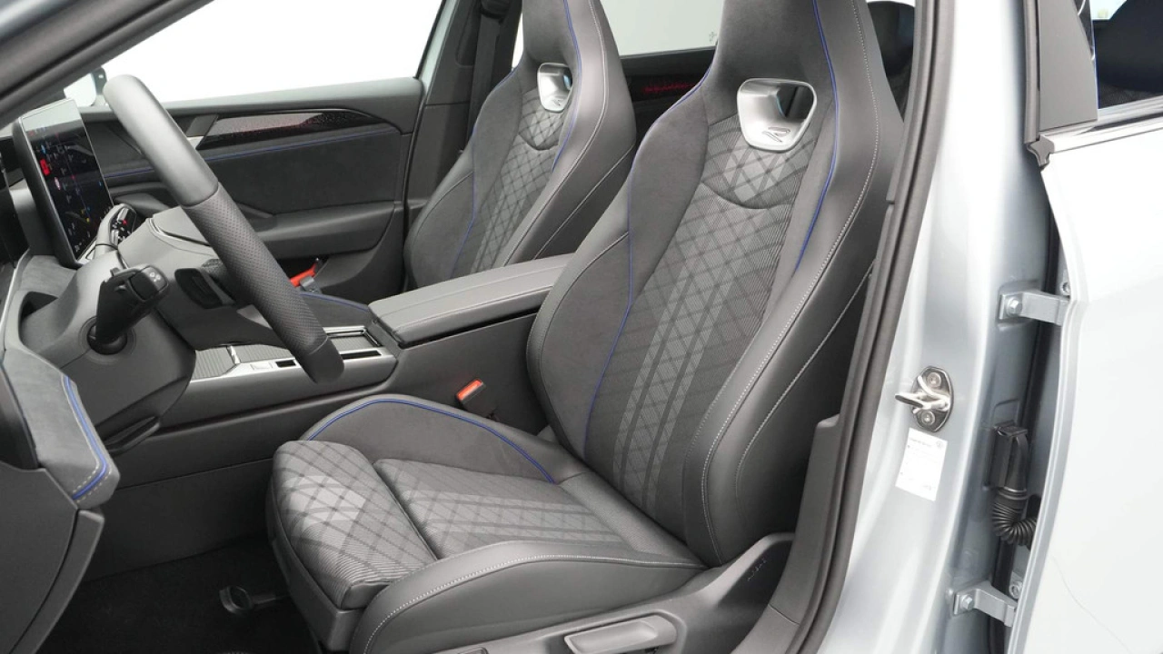 Volkswagen Passat Variant 1.5 eTSI 150pk DSG R-Line Business