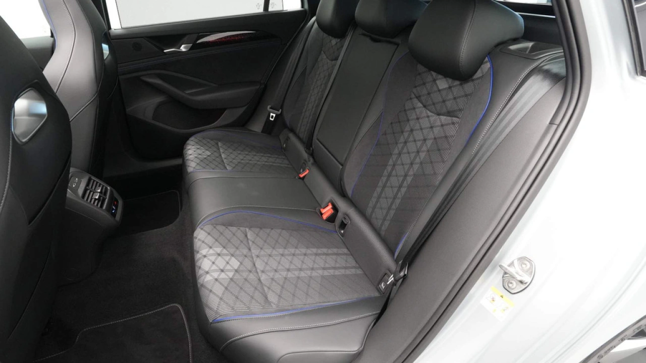 Volkswagen Passat Variant 1.5 eTSI 150pk DSG R-Line Business