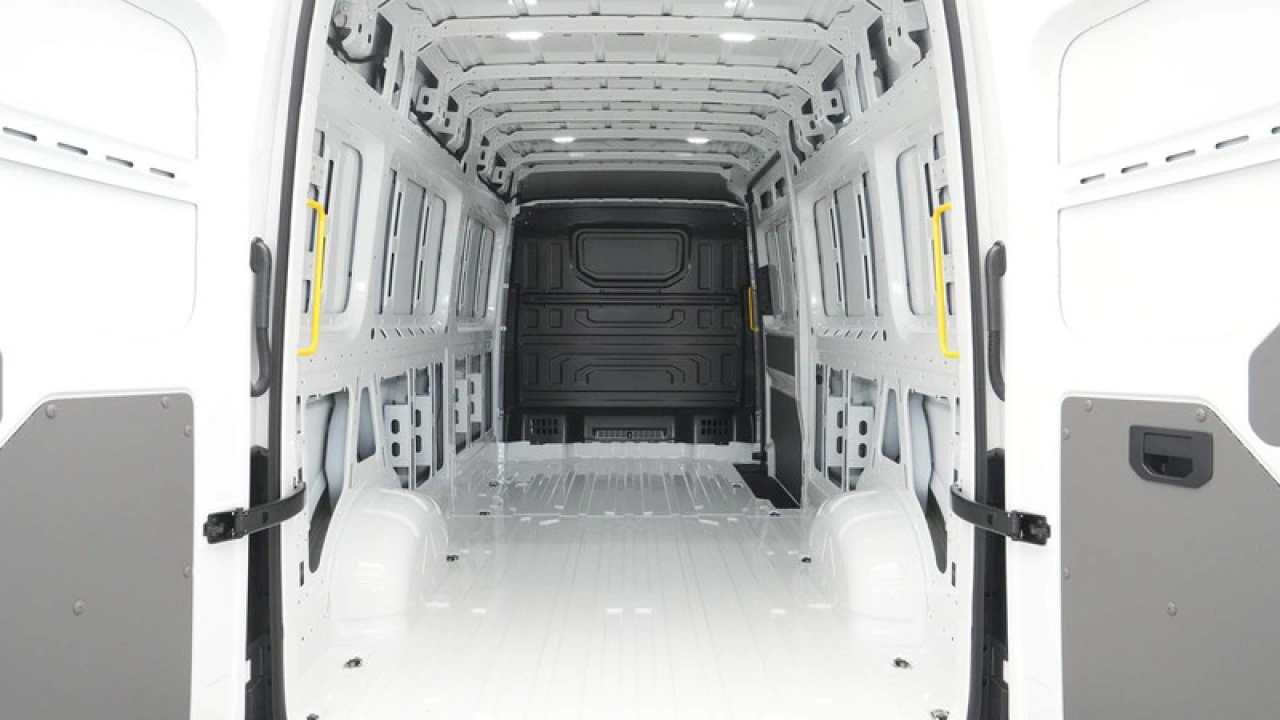VW Bedrijfswagens Crafter 2.0 TDI 103kW 140PK GVW 3.5T WB 4490mm L4H3 Trendline
