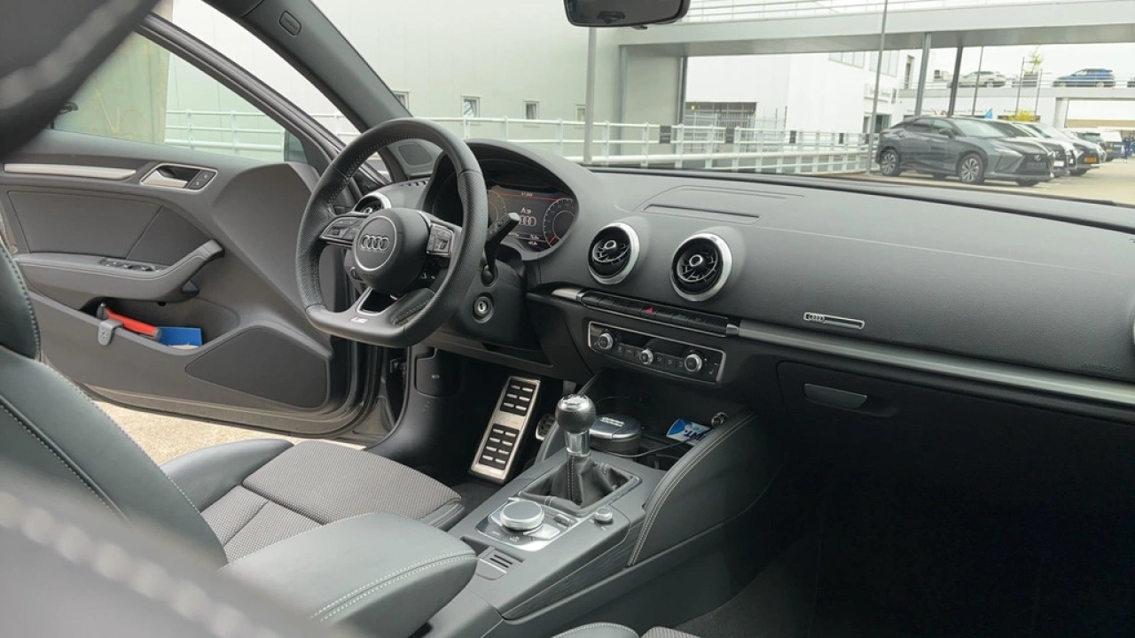 Audi A3 Sportback 35 TFSI 150pk S-line / Panoramadak / Virtual Cockpit / Stoelverwarming / Carplay