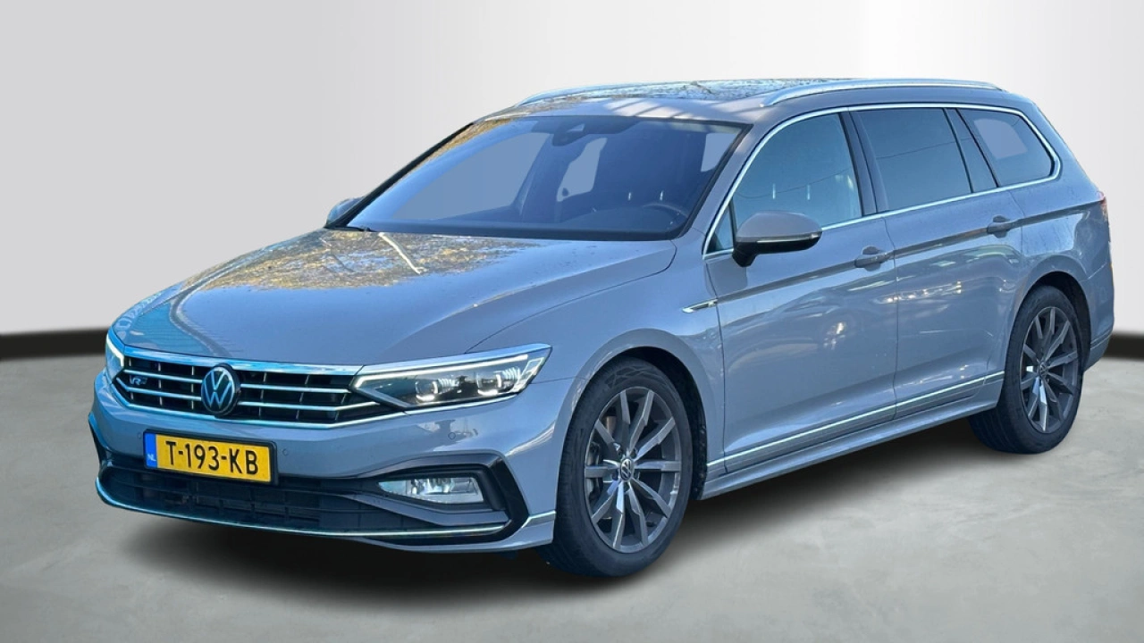 Volkswagen Passat Variant 1.5 TSI 150pk DSG R-Line Business + Leder Panoramadak