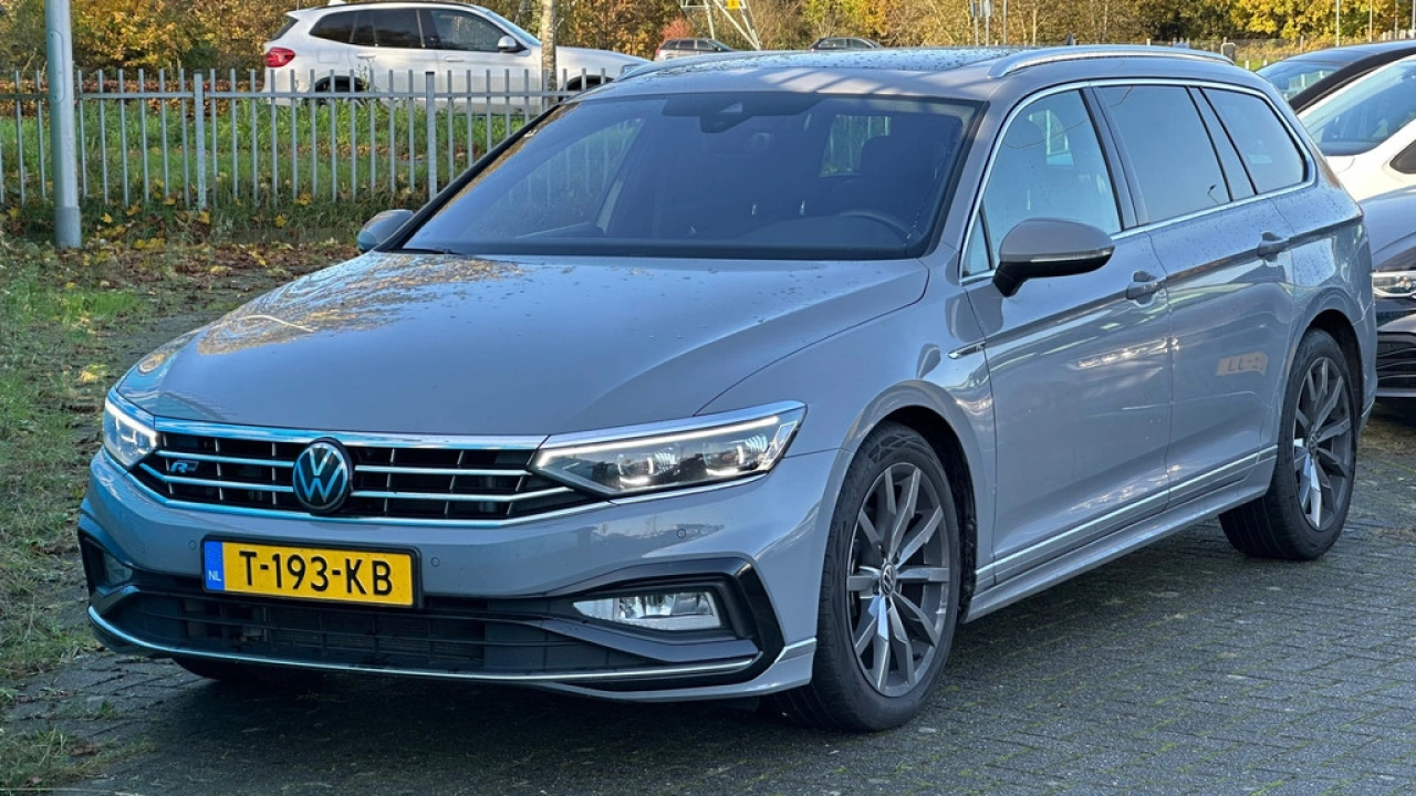 Volkswagen Passat Variant 1.5 TSI 150pk DSG R-Line Business + Leder Panoramadak