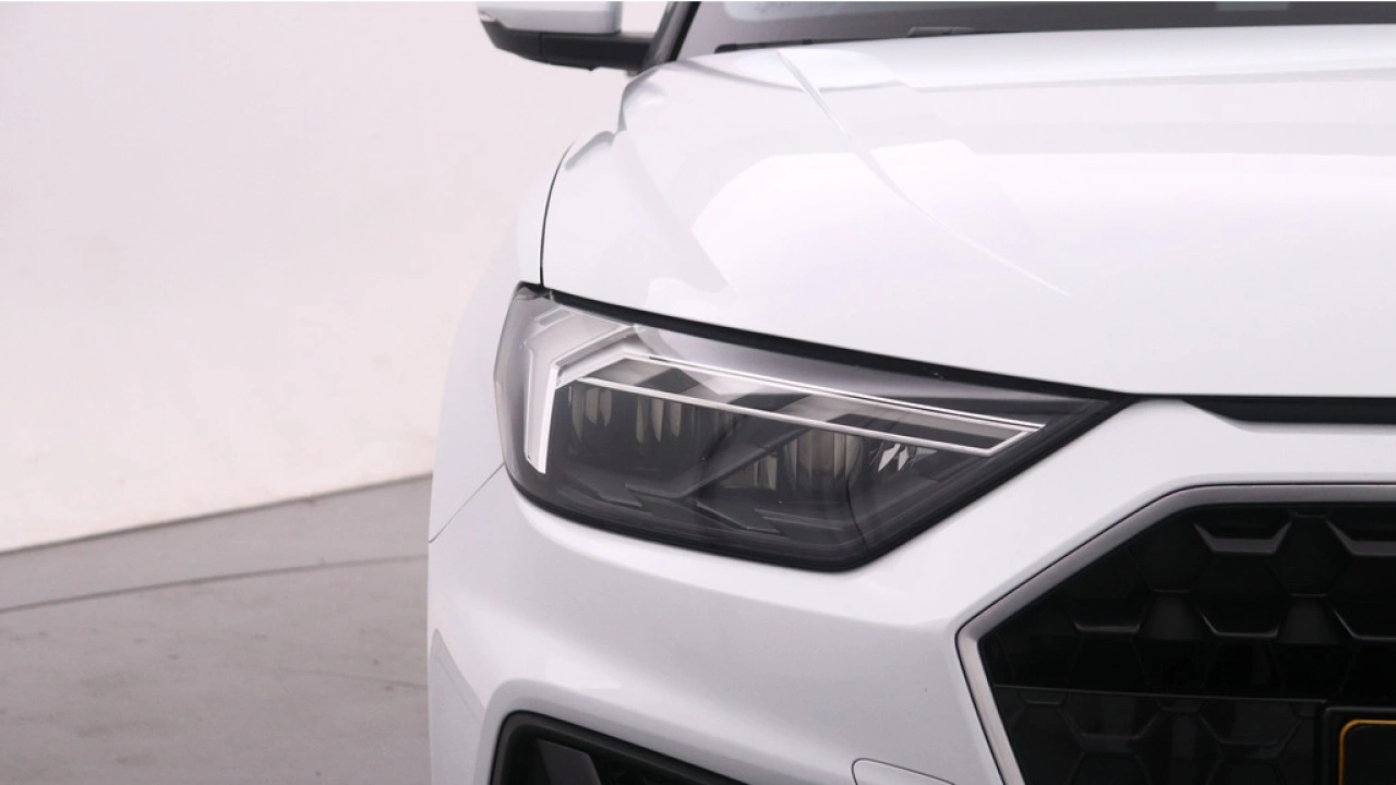 Audi A1 Sportback 30 TFSI S edition | LED | PDC | 17