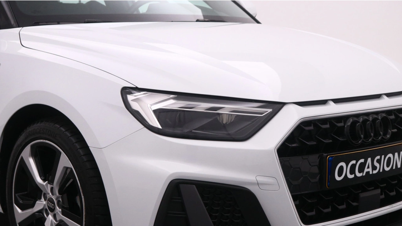 Audi A1 Sportback 30 TFSI S edition | LED | PDC | 17