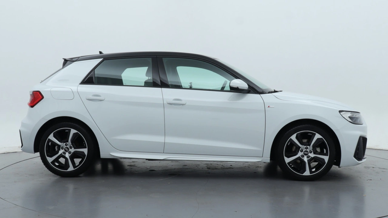 Audi A1 Sportback 30 TFSI S edition | LED | PDC | 17