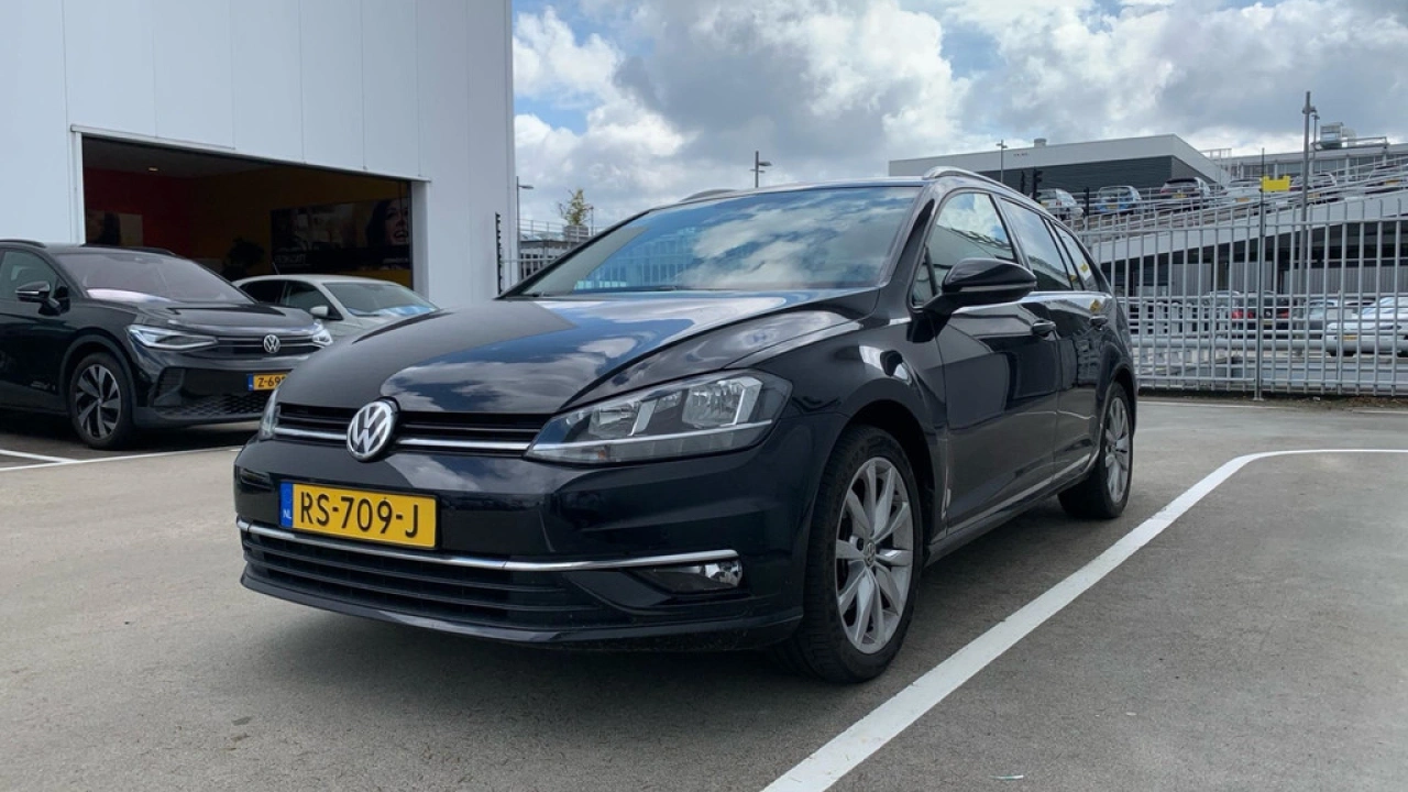 Volkswagen GOLF Variant 1.0 TSI Highline Executive | Navi | Trekhaak | Privacy Glass