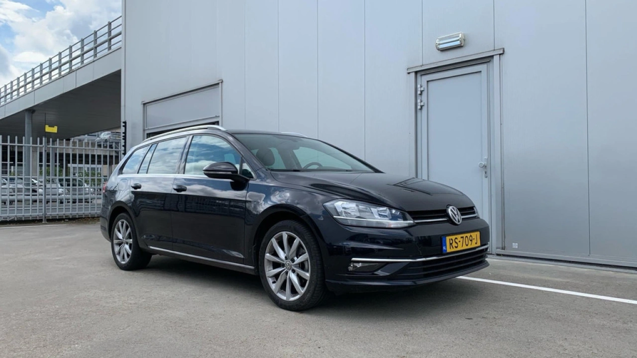 Volkswagen GOLF Variant 1.0 TSI Highline Executive | Navi | Trekhaak | Privacy Glass