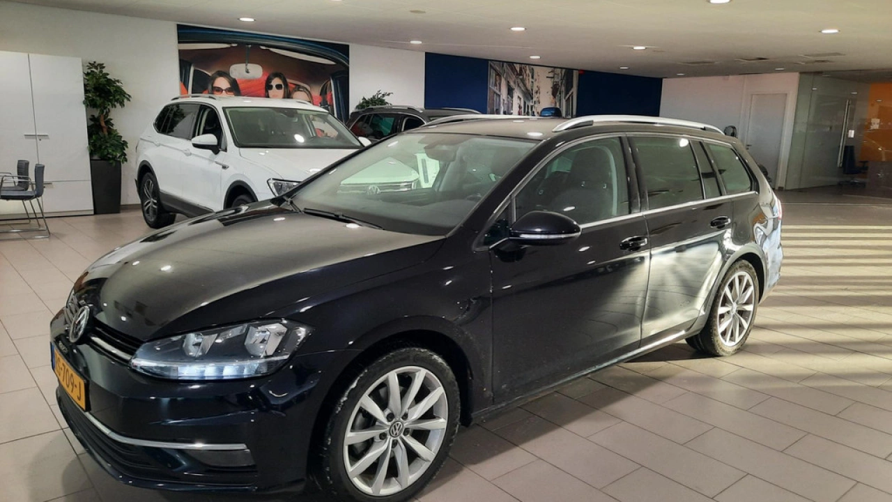 Volkswagen GOLF Variant 1.0 TSI Highline Executive | Navi | Trekhaak | Privacy Glass