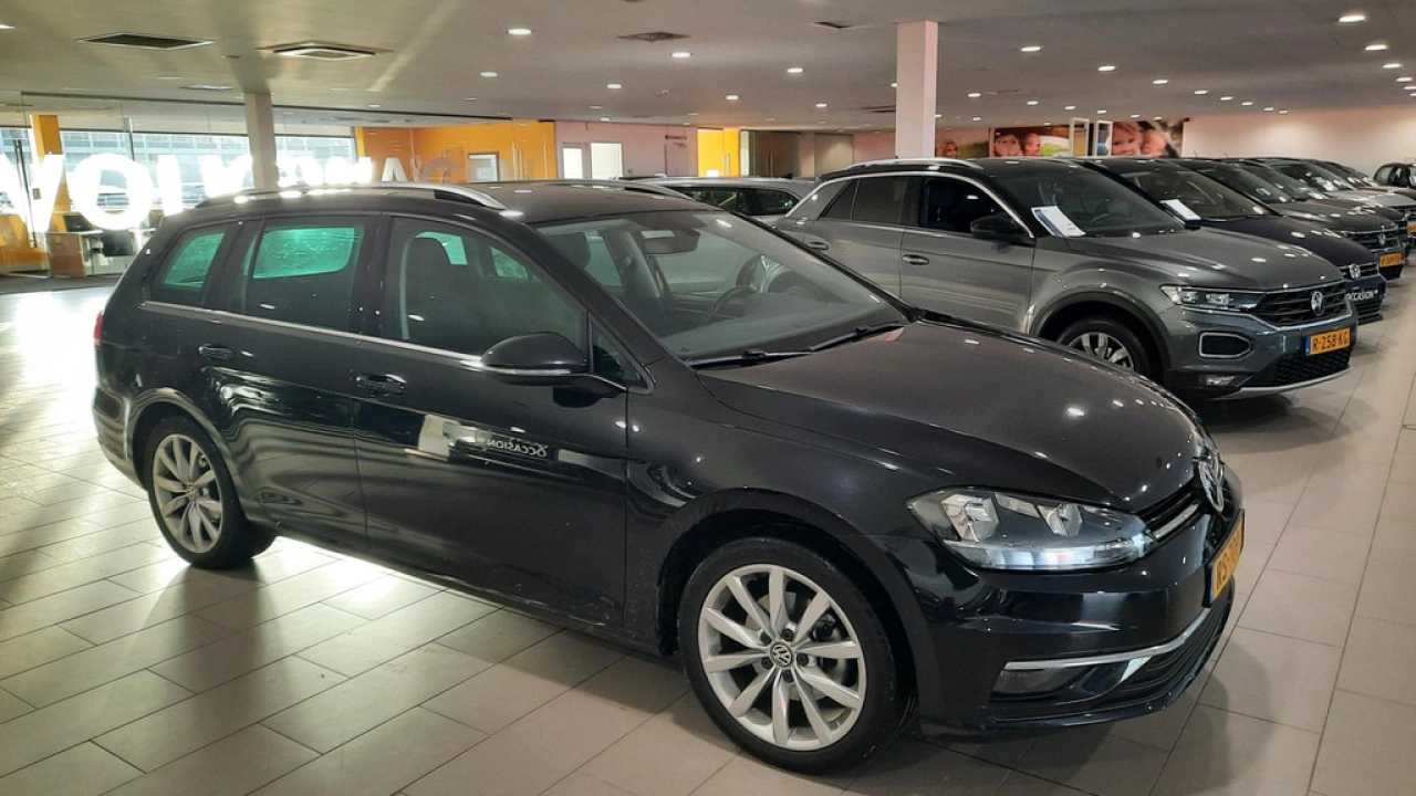 Volkswagen GOLF Variant 1.0 TSI Highline Executive | Navi | Trekhaak | Privacy Glass