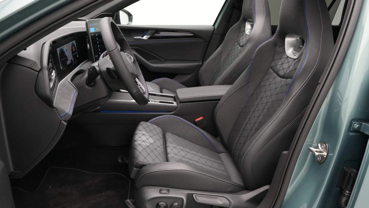 Volkswagen Passat Variant 1.5 eTSI R-Line Business