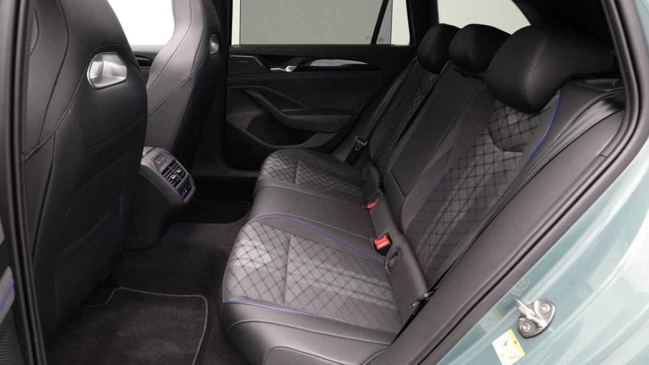 Volkswagen Passat Variant 1.5 eTSI R-Line Business