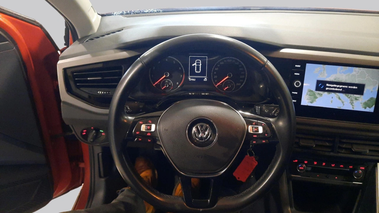 Volkswagen Polo 1.0 TSI Comfortline Executive | PDC | Clima | Navi