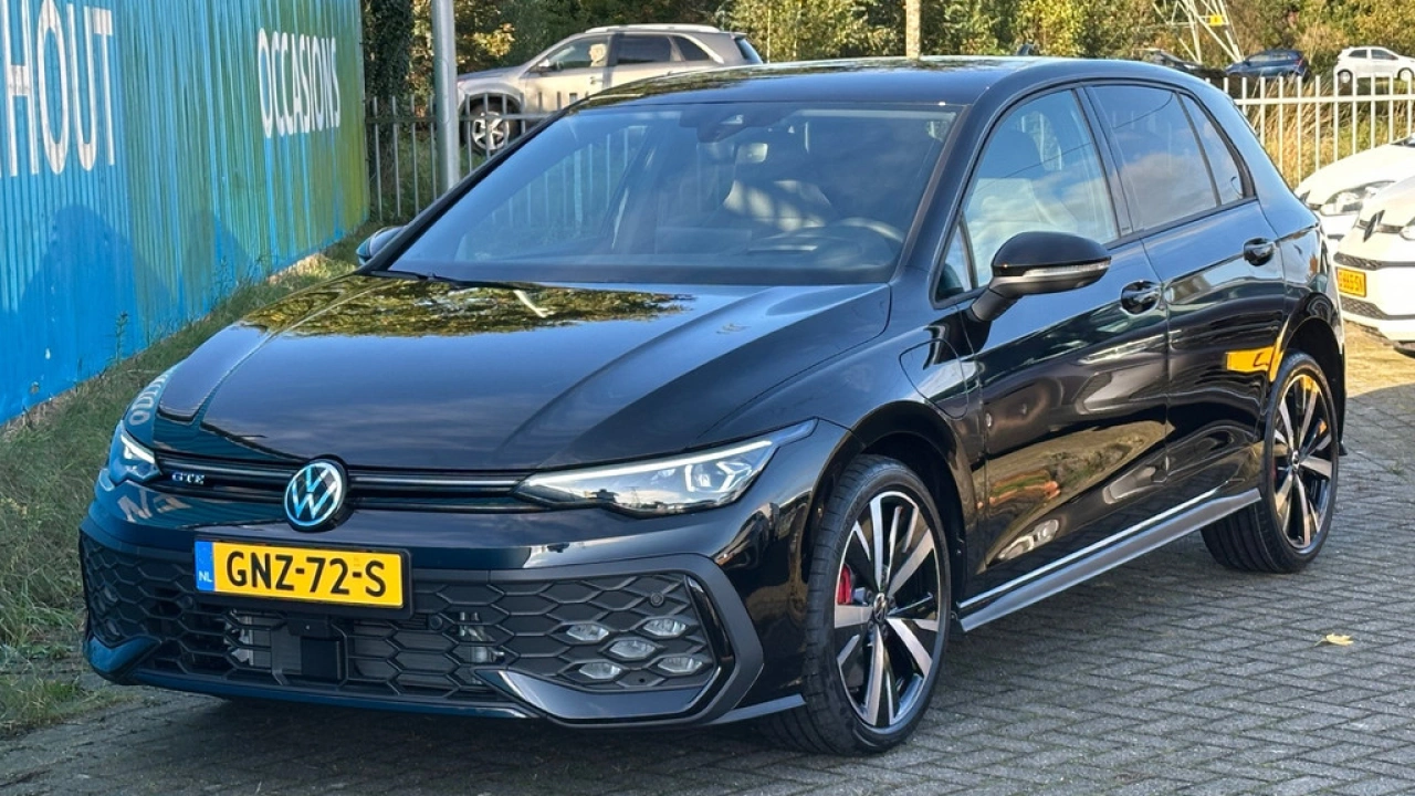 Volkswagen Golf GTE 1.5 eHybrid 272pk DSG Black Style Matrix Head Up