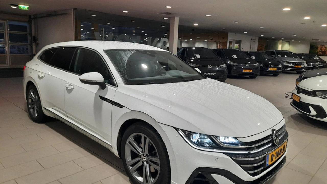 Volkswagen Arteon Shooting Brake 2.0 TSI 190pk DSG Automaat R-Line Business+ | Navi | PDC | Clima | Digital cockpit | Leer/alcantara 