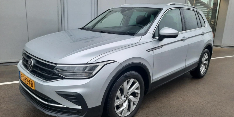 Volkswagen Tiguan 1.5 TSI 150pk Automaat Life Business | Trekhaak | Panoramadak |