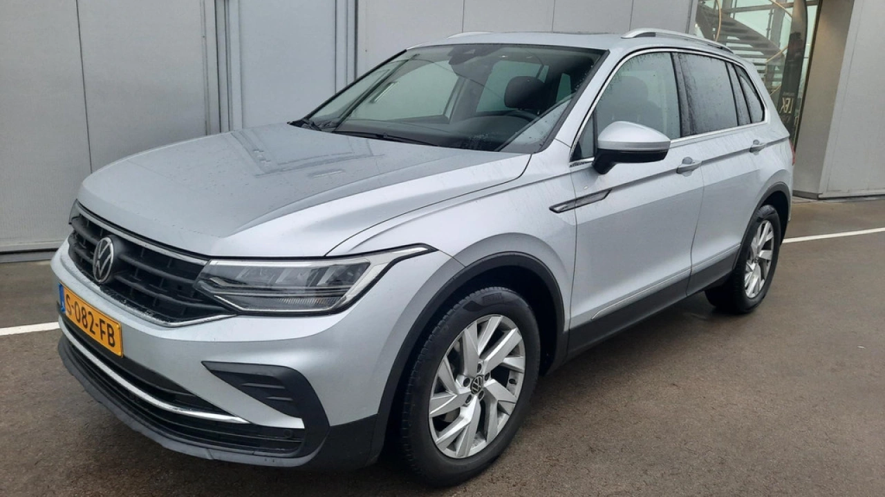 Volkswagen Tiguan 1.5 TSI 150pk Automaat Life Business | Trekhaak | Panoramadak |