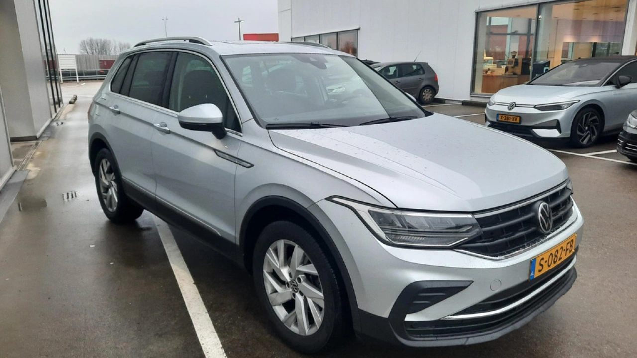 Volkswagen Tiguan 1.5 TSI 150pk Automaat Life Business | Trekhaak | Panoramadak |