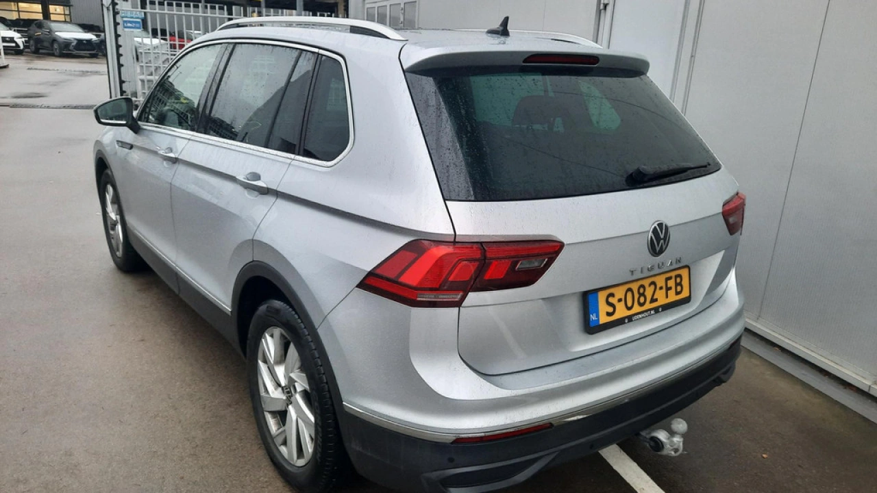 Volkswagen Tiguan 1.5 TSI 150pk Automaat Life Business | Trekhaak | Panoramadak |