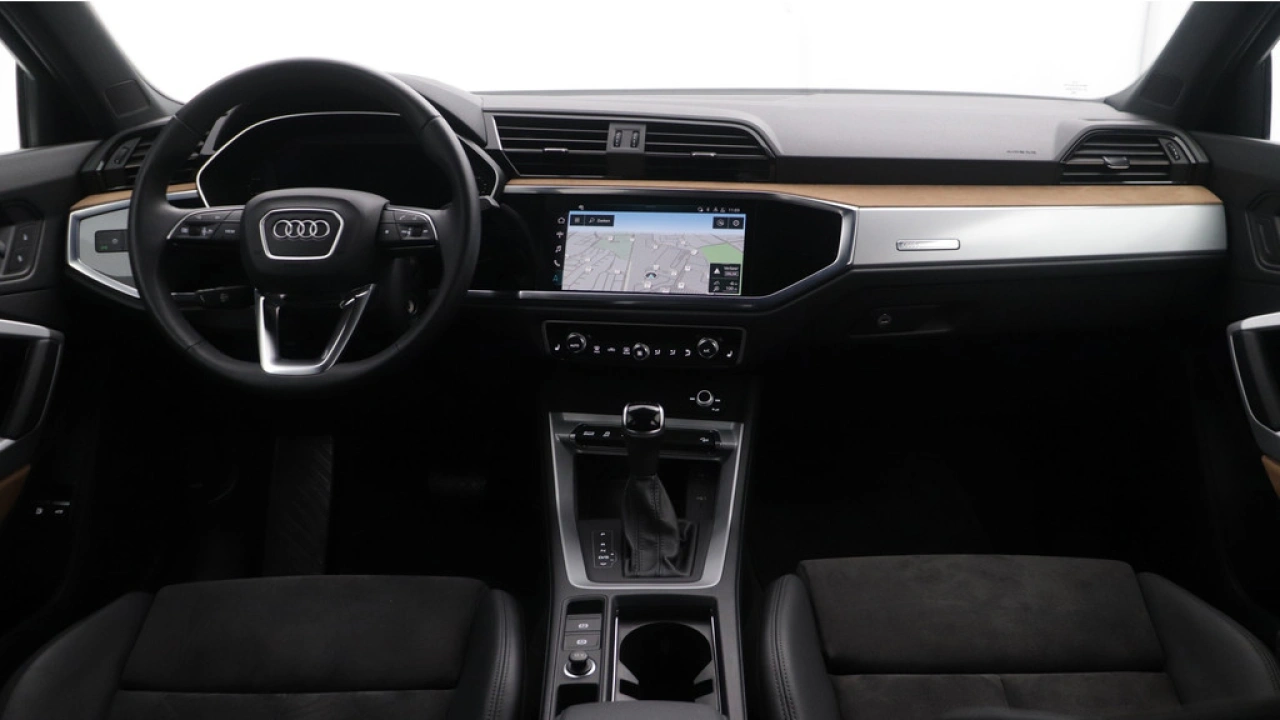 Audi Q3 Sportback 45 TFSI e 245pk PHEV Business Edition | Navigatie | 18